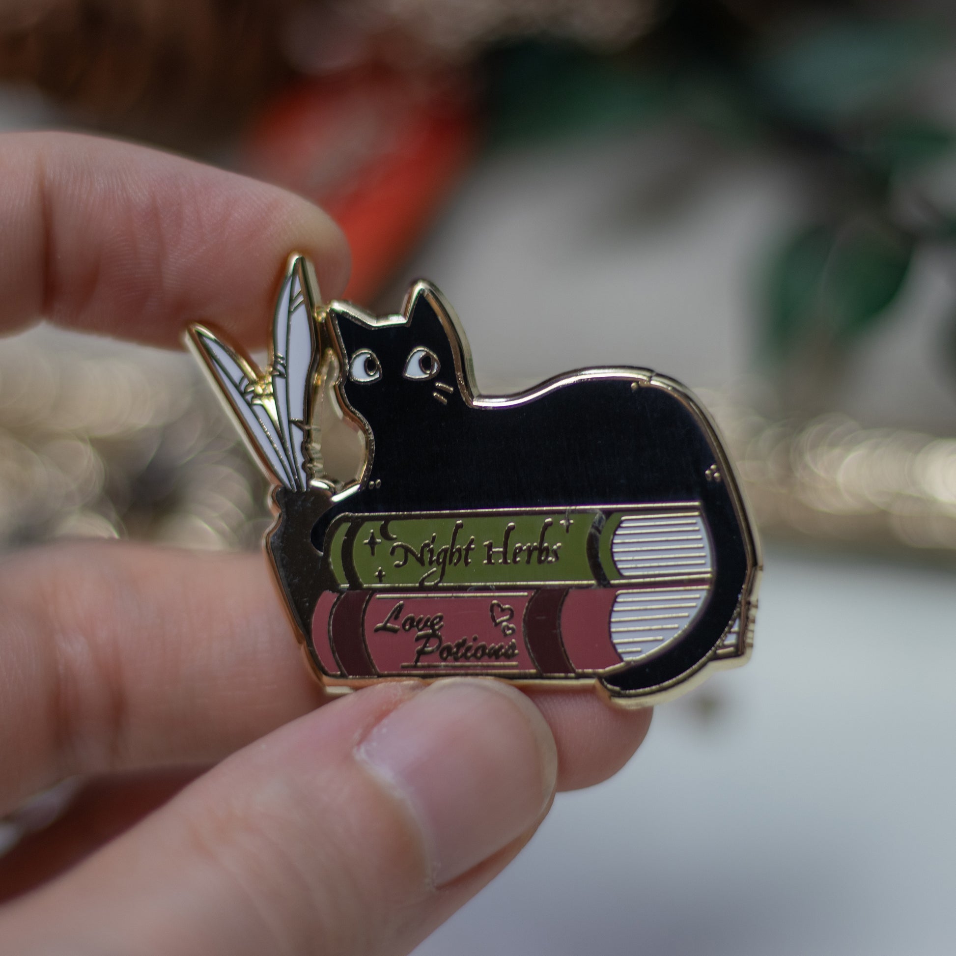 Comfy Books | Enamel Pin - Aurigae Art &Illustration