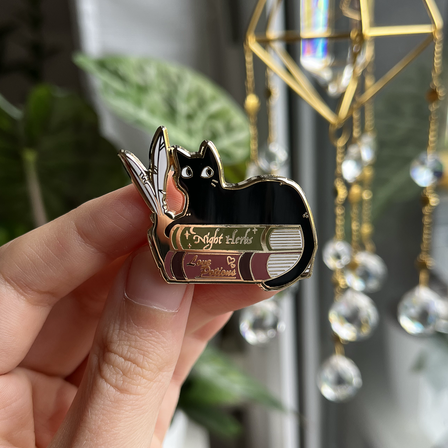 Comfy Books | Enamel Pin - Aurigae Art &Illustration